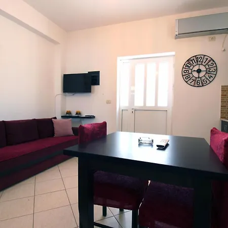 Omnia Apartment