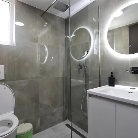 Omnia Apartment