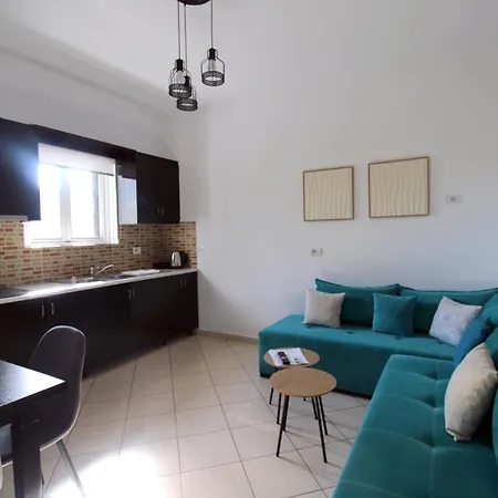 Omnia Apartment *